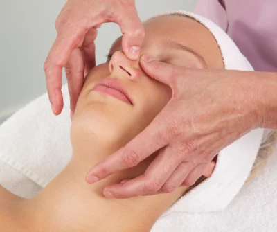 Bindweefselmassage van het gezicht